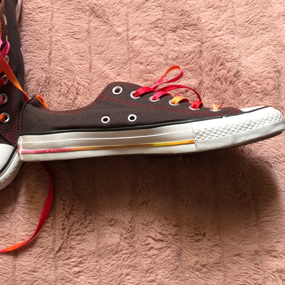 Converse shoes - Picture 3 of 5